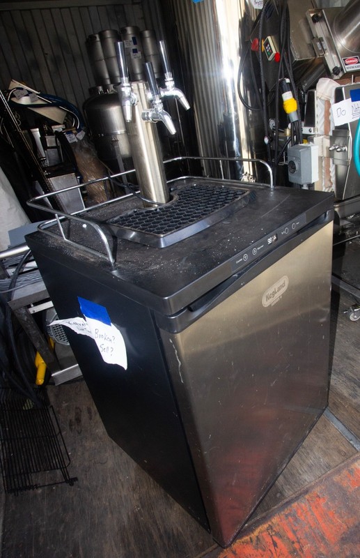 Kegerator Keg refrigerator Series 4      /NON-WORKING      in Forestville
