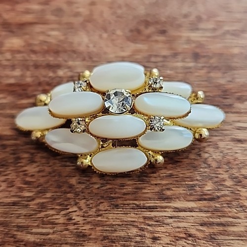 Vintage MOP Pin/Brooch Gold-tone 3D Stacked Oval Rhinestones Stunning - Picture 2 of 8
