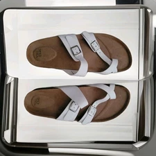 Time and Tru Flats Thong Sandals White Slip Ons WMTT23AM084 Womens Size 11