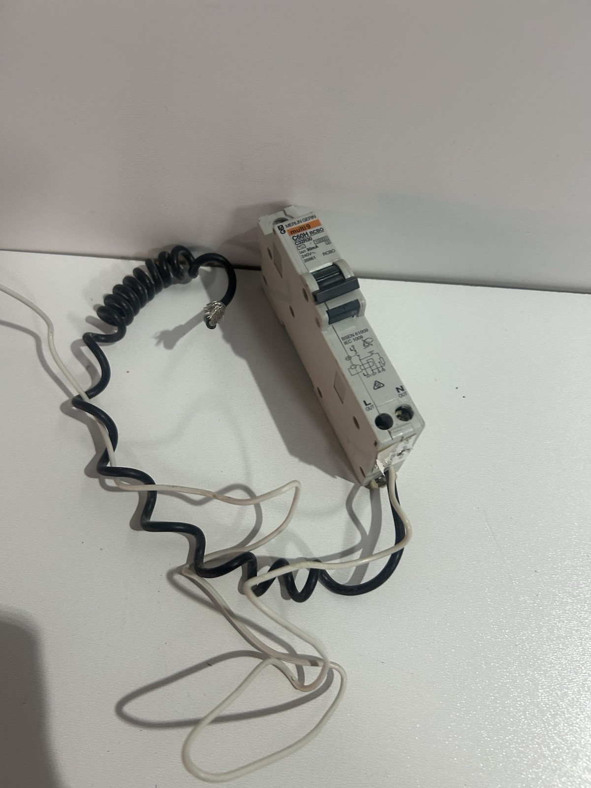 MERLIN GERIN 32 AMP CURVE C 10kA 30mA RCBO TYPE AC C60HC32R30 26861 MULTI9