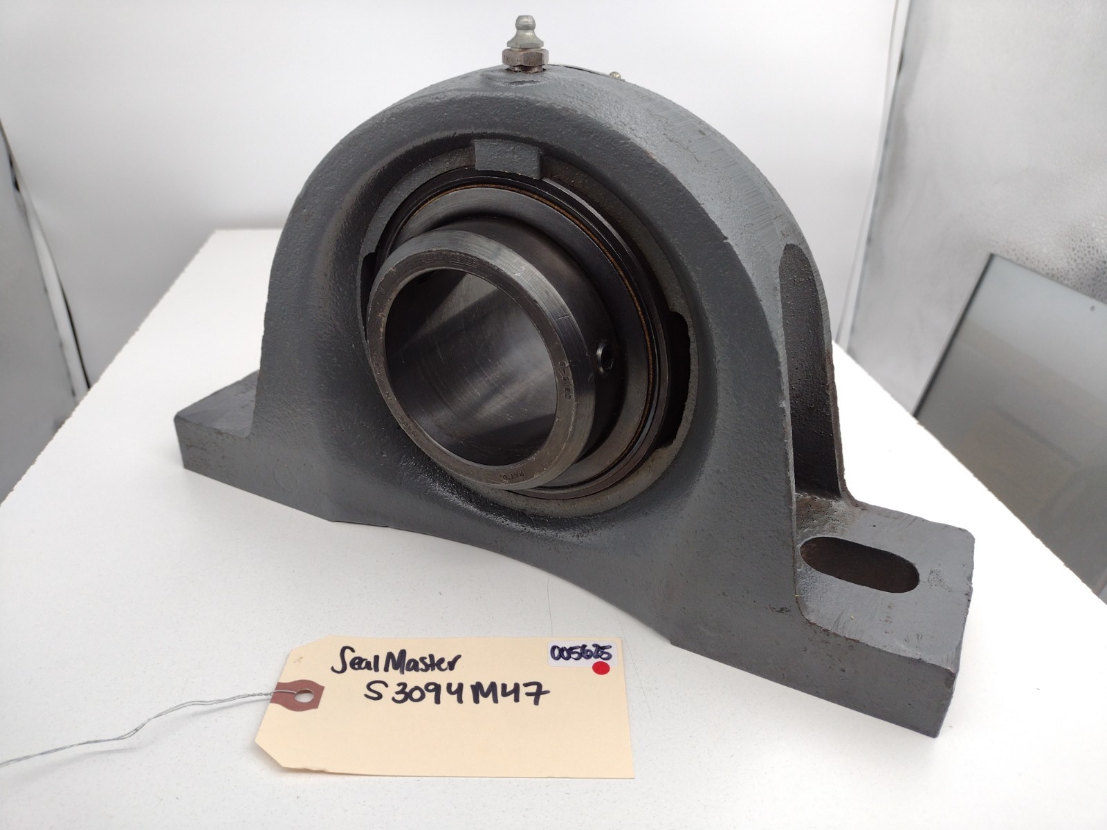 *** SealMaster S3094M47 Pillow Blk w/ 3-215D Gold Line Insert Brg 2-15/16