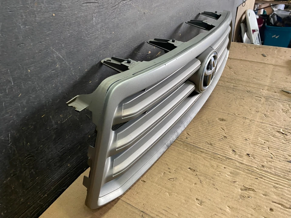 Решетка передняя верхняя для Toyota Highlander 2008–2010 годов выпуска с эмблемой от оригинального производителя S8561 DG - Изображение 3 из 4