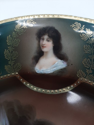 Antique Zeh Scherzer Royal Vienna Medallion Portrait Plate Amaroso 9.5” Beehive - Picture 10 of 11