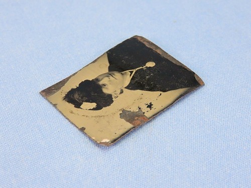 Vintage / Antique Small Photograph of Unknown Person Mounted on thin Metal Sheet - Picture 4 of 8