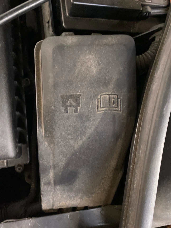 Engine Fuse Box VOLVO S60 14 15 16 17 18 - Imagem 2 de 4