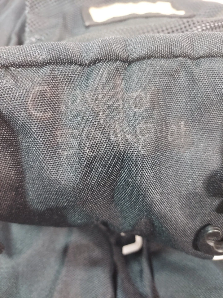 Bolsa de equipamento Under Armor grande preta 36w" x 12w" x 11t" alça de ombro - Imagem 3 de 4