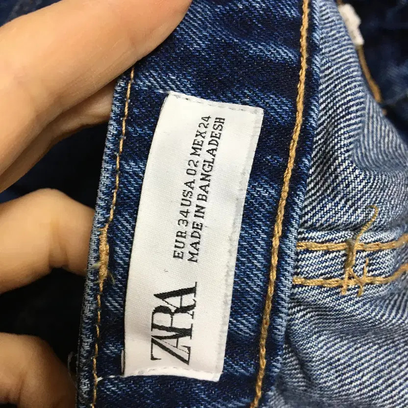 Zara Women's Wide Fit Denim Jeans, Size 26, Excellent Condition thumbnail 3