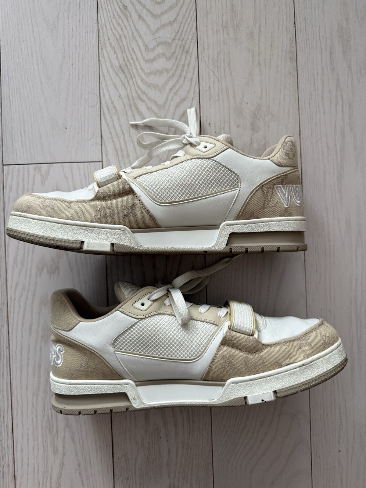 Louis Vuitton White Beige Low Top Trainers LV size 11 Rare image 2