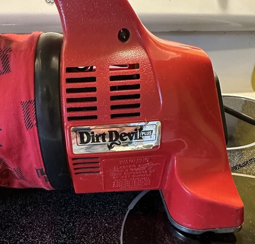 Royal Dirt Devil Plus 08100 Handheld Vacuum – Tested – With Accessories - Picture 3 of 9