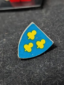 Lego Yellow Castle Knight Minifigure - Red with Vest Stickers cas088s (375/6075)