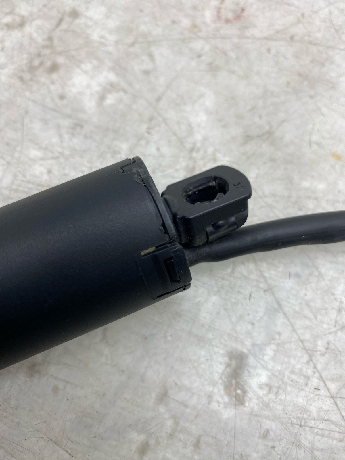 2017-2022 MASERATI LEVANTE OEM REAR LEFT & RIGHT TAILGATE TRUNK STRUT DAMPER