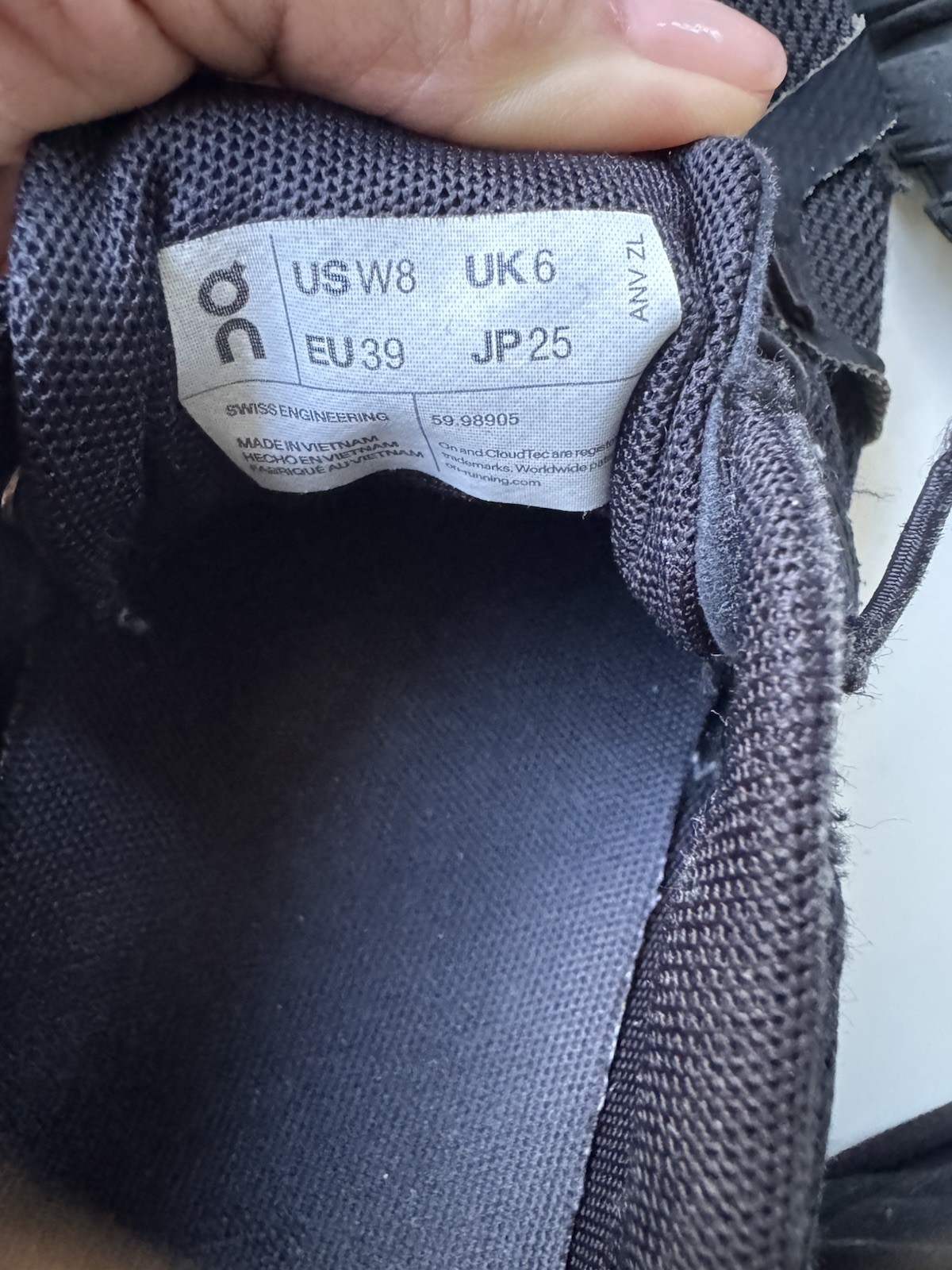 On Sneaker - image 5