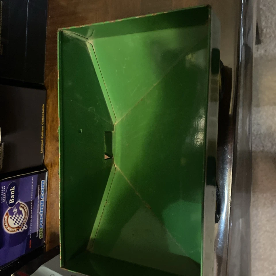 John Deere Die-cast 1:16 Gravity Feed Wagon 4164 9011 Pressed Steel Farm Trailer - Image 4 of 4