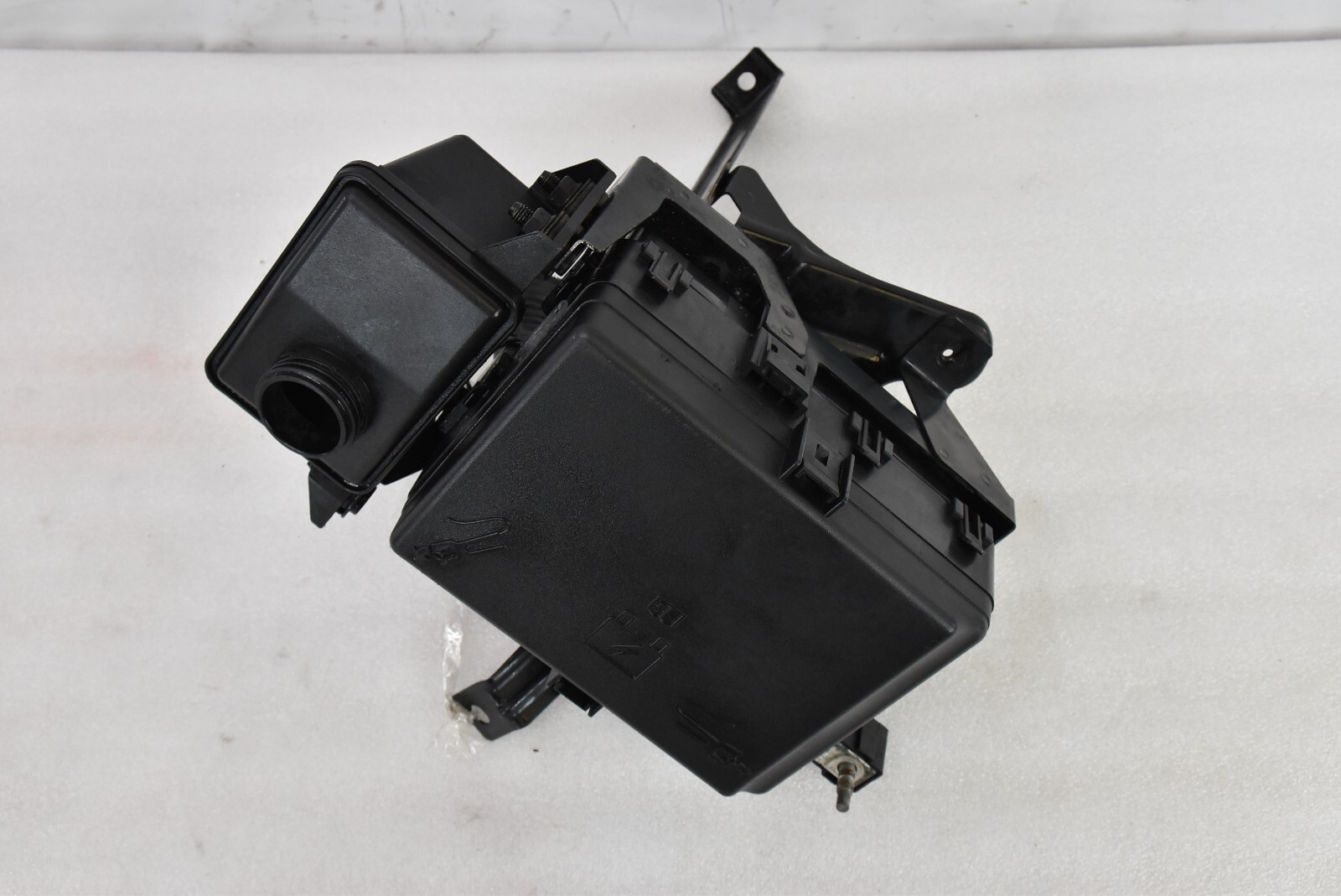🚀 14-17 Maserati Ghibli Engine Fuse Box Junction Relay Box 670035923 OEM