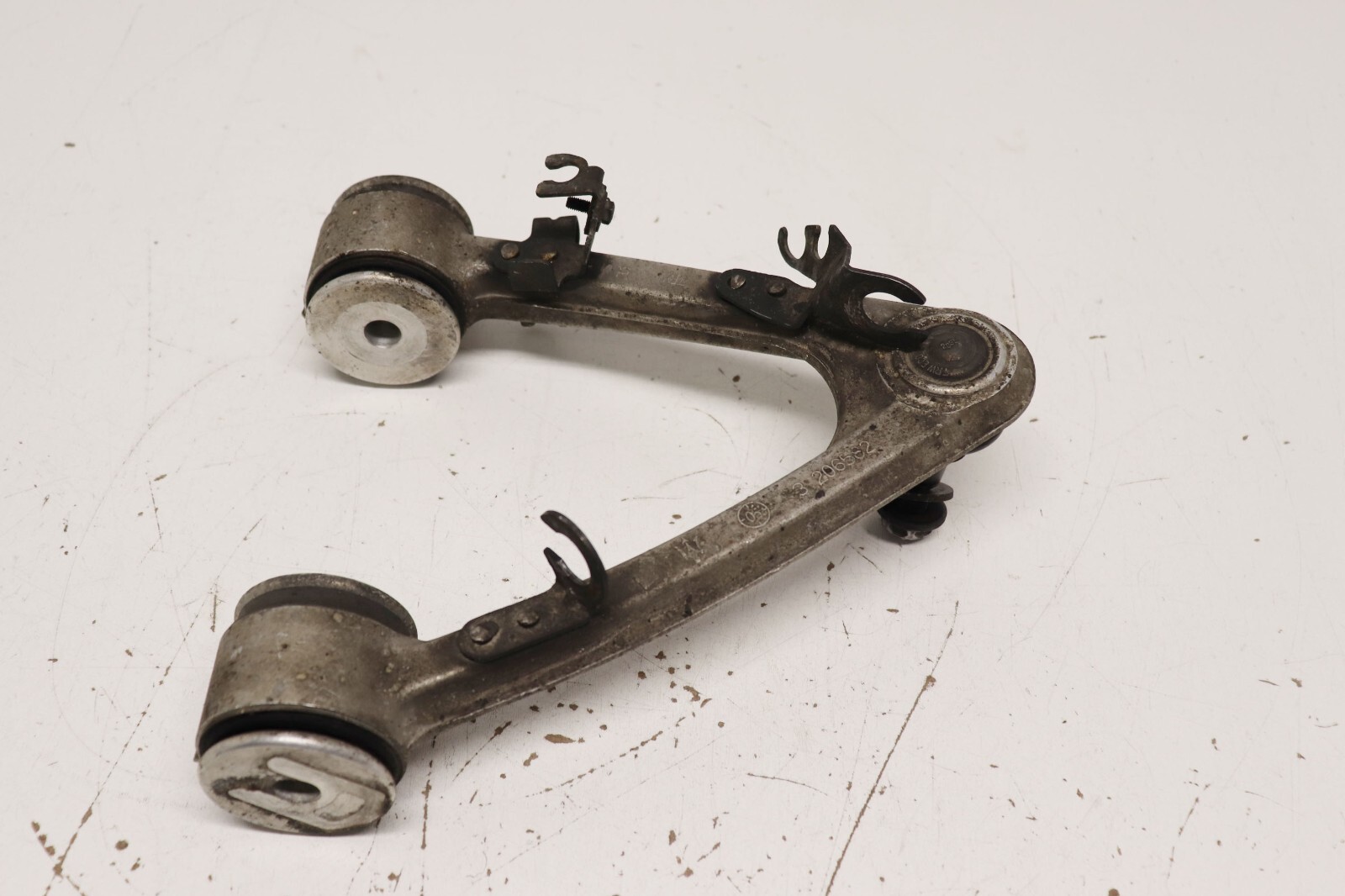 F20965 2005-2008 Maserati Quattroporte M139 Front Upper Arm Control Left OR RH