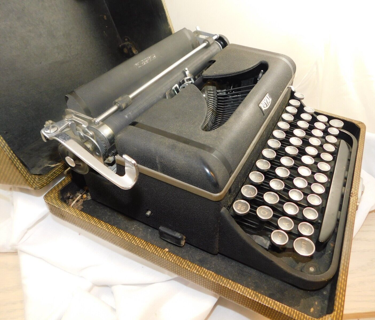  PORTABLE ロイヤルタイプライター ポータブル 1930's U.S Vintage】Royal /ロイヤル タイプライター が入荷