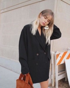 aritzia black blazer