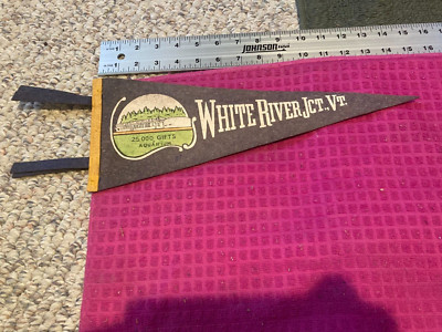 Rare VTG 25,000 GIFTS AND AQUARIUM WHITE RIVER JUNCTION VT Pennant -FAST SHIPPER