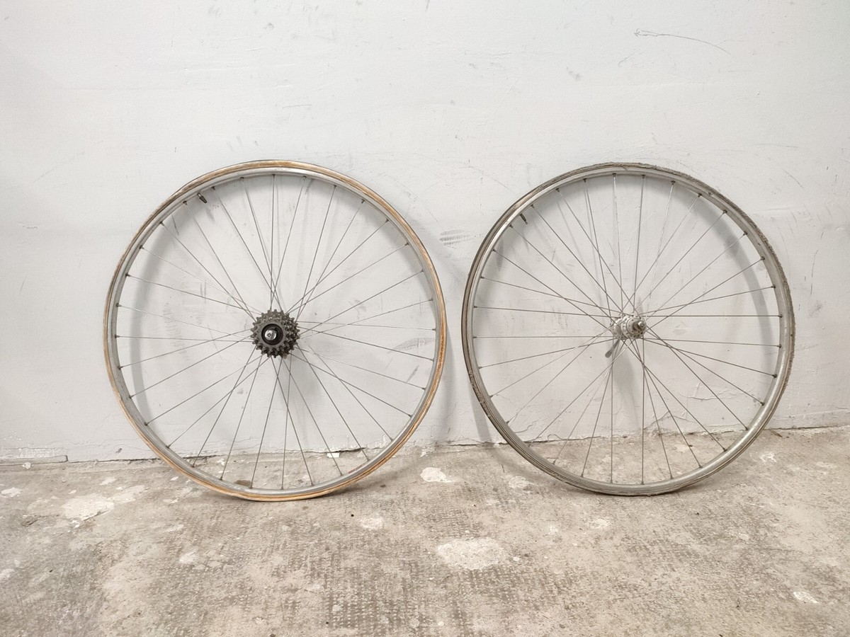 A Ruedas Vintage Carreras Road 700 28 Eroica Wheels Mavic