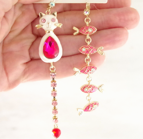 4" BETSEY JOHNSON ASYMMETRICAL RHINESTONE KITTY CAT & FISH DROP DANGLE EARRINGS