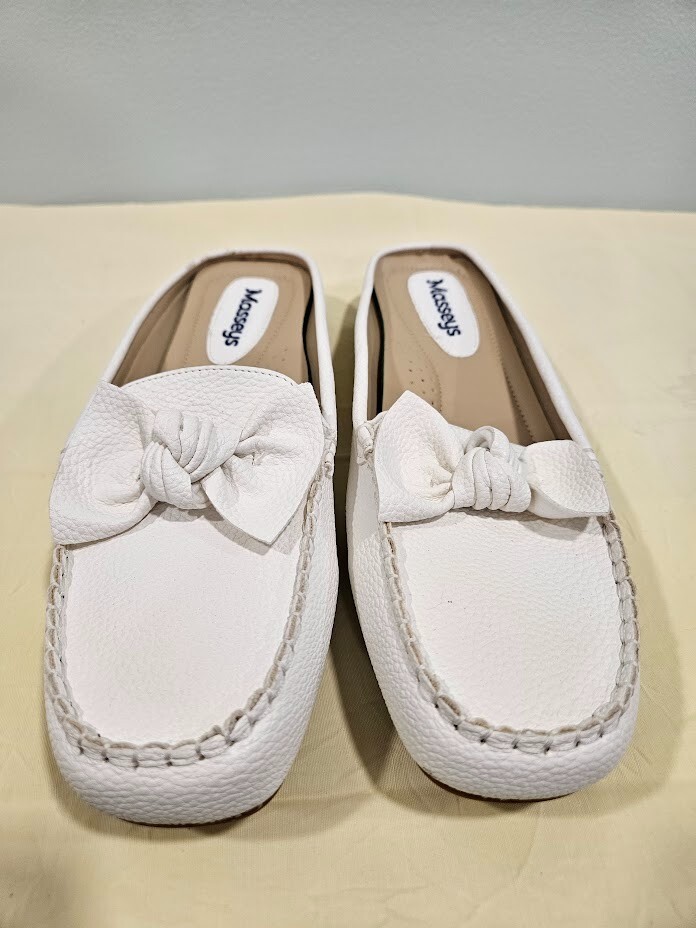 Massey's Woman Charm White Pebbled Mule Slides size 11W Vacay Beach Summer Comfy