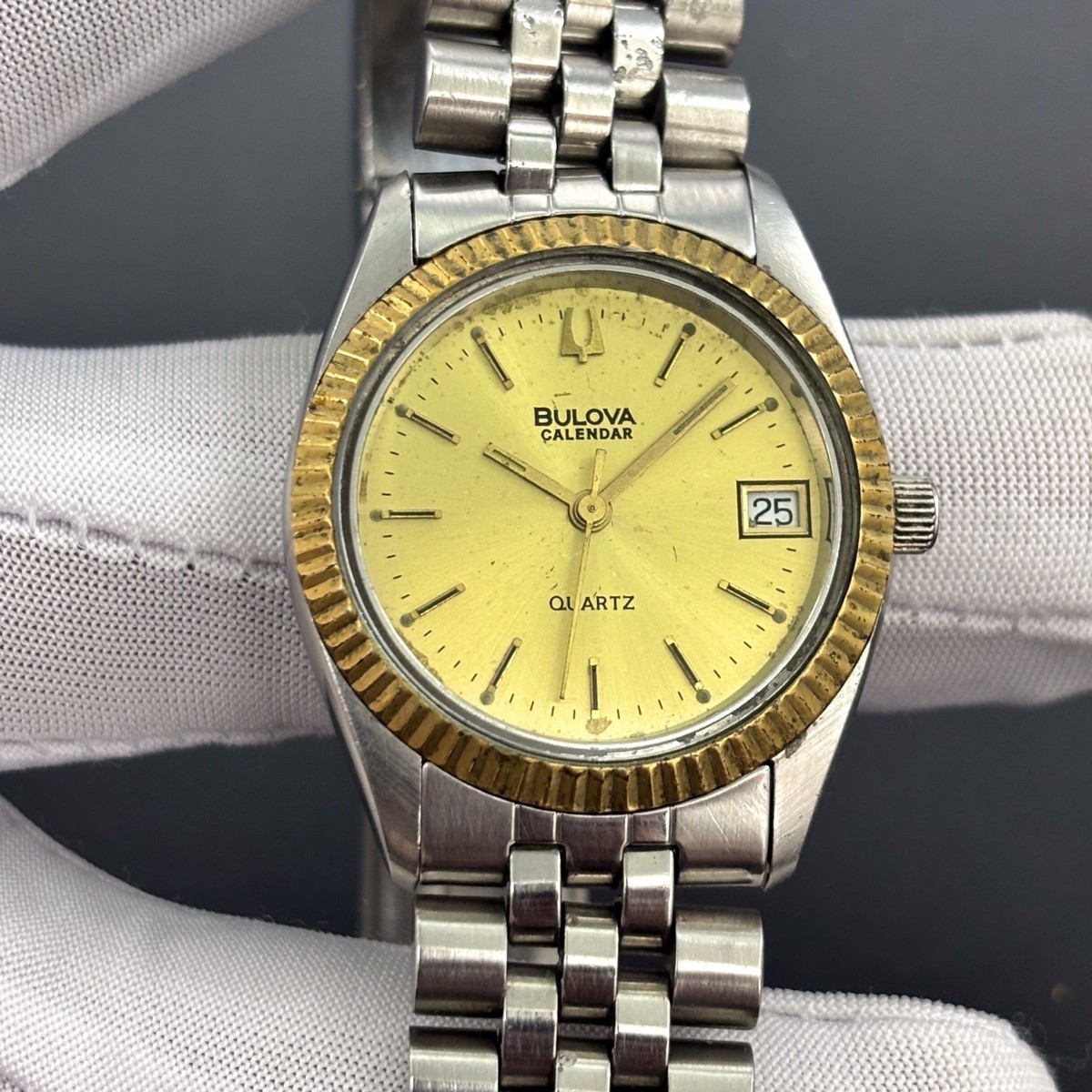 Vintage Bulova Calendar Fluted Bezel Sunburst Swiss Unisex Quartz
