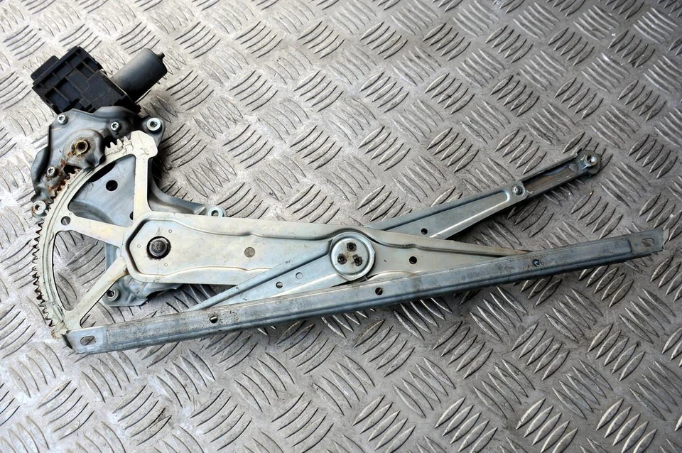 Lexus RX450h 2016-2022 GYL25 front left window motor and regulator - Image 2 of 3