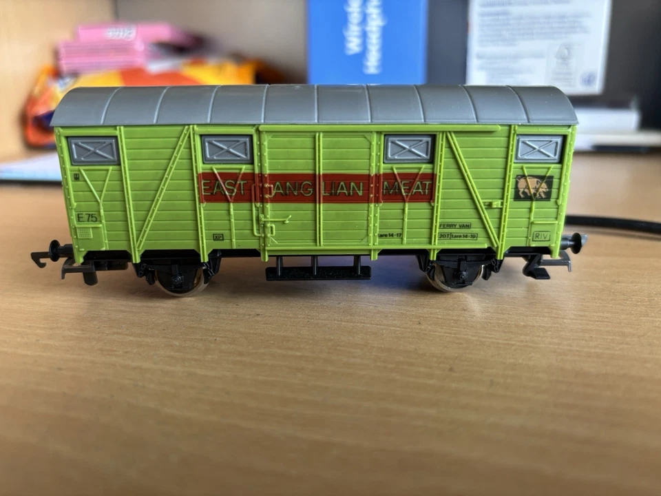LIMA HO GAUGE 3155  EAST ANGLIAN MEAT VAN Wagon, Mint Condition ! - Image 2 of 4