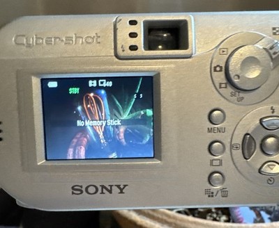 Sony Cyber-shot DSC-P72 3.2メガピクセル Sony Cyber-shot DSC-P72 3.2MP Digital Camera - Silver for sale