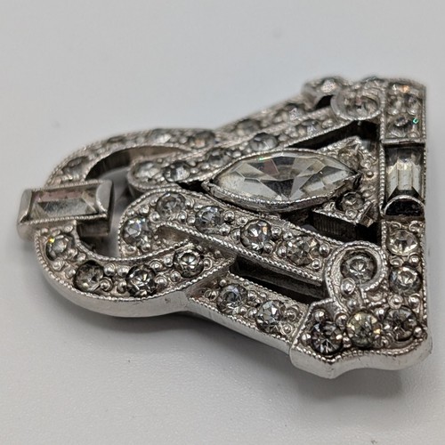 Clip de vestido de diamantes de imitación transparentes de la década de 1940 tono plateado 1" por 1,25" vintage - Imagen 6 de 23