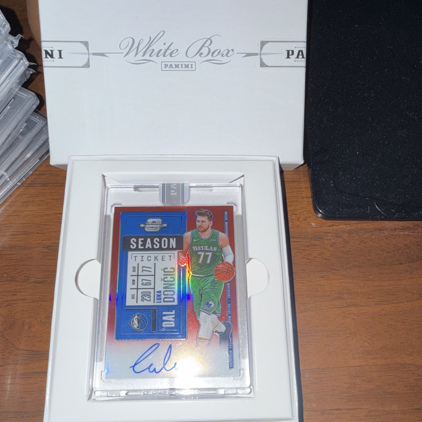 Panini 2020-21 Contenders Optic Luka Dončić Season Ticket Prizm Auto VT-LDU view 4