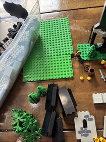 LEGO 6066 Camouflaged Outpost 98% No Manual & 6054 Forestmen's Hideout 95%+