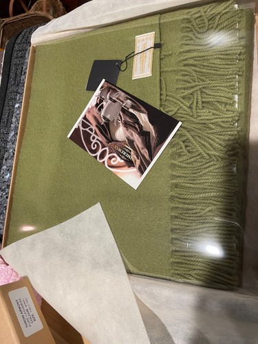 Green Cashmere throw New in The Box!! 140 x 180. Made in Italy! - Picture 5 of 9