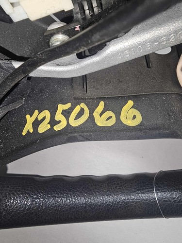 06-12 TOYOTA RAV-4 Steering Wheel BLACK W/O LEATHER W/ RADIO & CRUISE CONTROLS - Picture 4 of 5