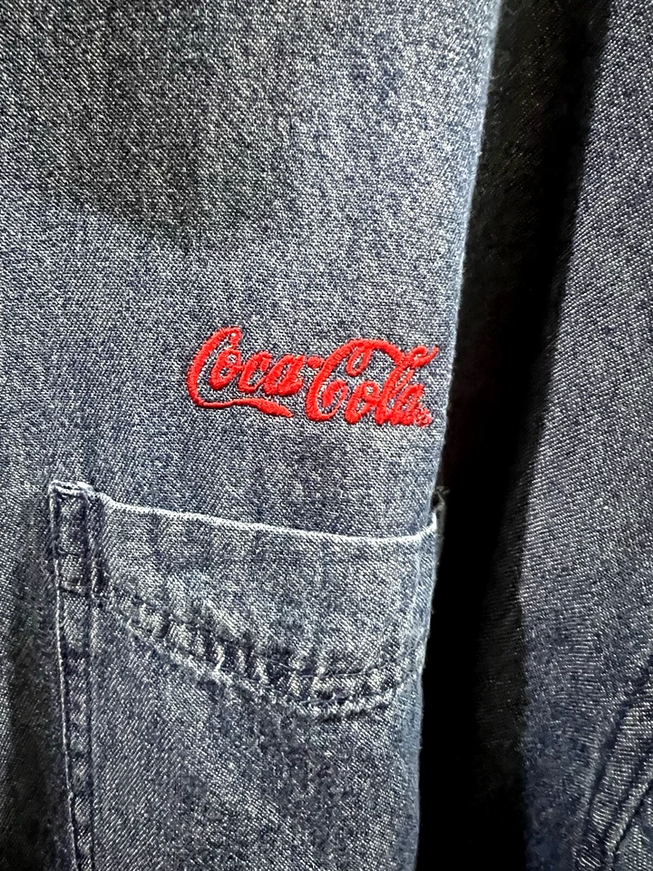 Camisa de Trabajo Coca Cola Denim Look Cambray L/S Bolsillo 2XL de Vintage Vantage Foto 2 de 4