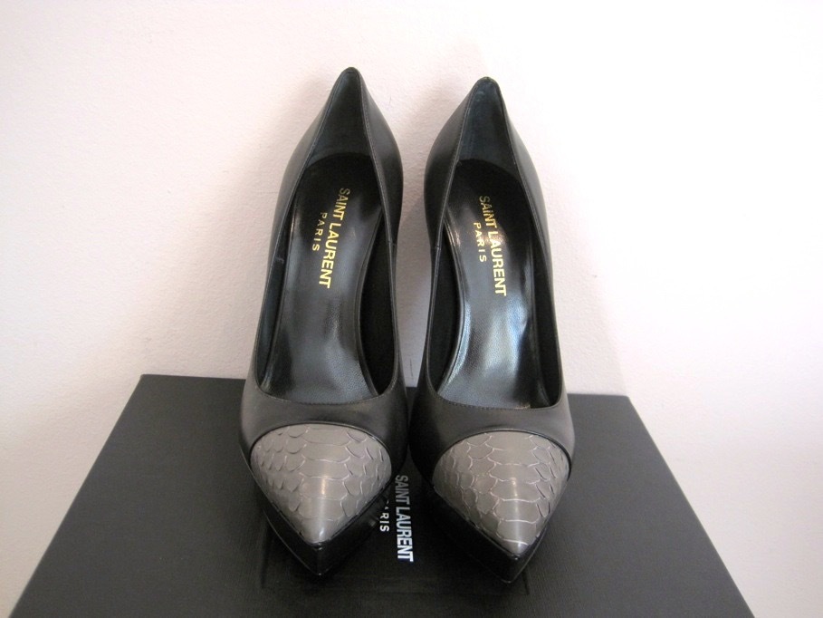 YSL Yves Saint Laurent Paris Janis Python Cap Pointy Pumps YSL Yves Saint Laurent Paris Janis Python Cap Pointy Pumps