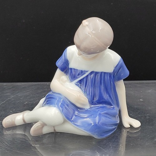Vintage Bing & Grondahl B&G Little Girl with Doll 1526 Figurine Denmark - Picture 2 of 10