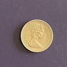 1983 One British Pound GB Queen Elizabeth II With Upside Down Error - Rare.
