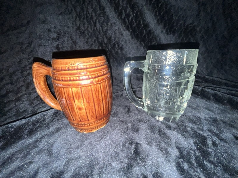 Vintage Mug Lot – Dad’s Root Beer Glass Mug & Brown Ceramic Barrel Mug