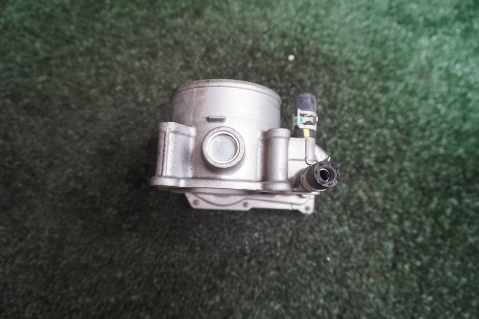 Toyota 2021 2022 4 corredores motor 4L carrocería del acelerador fabricante original 31 k millas 2203031060 Foto 3 de 4