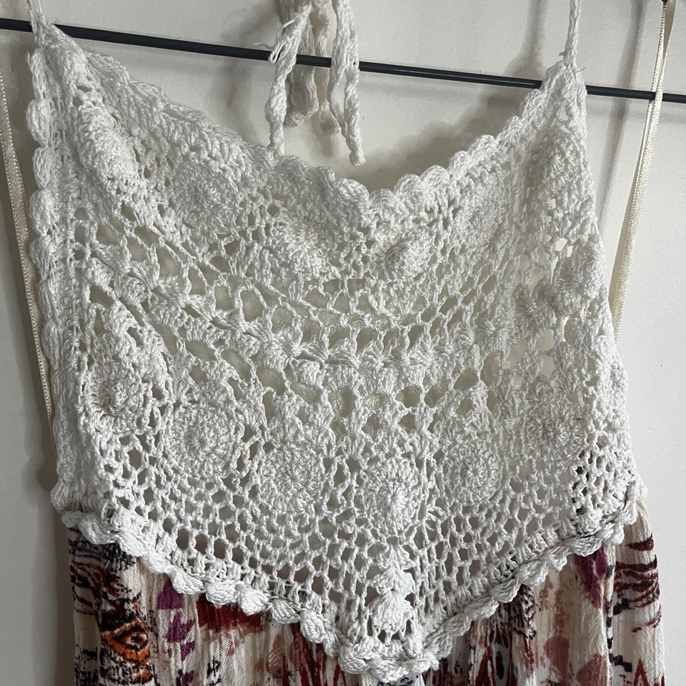 Maxi Vestido Billabong Beige Brillo Estampado Geo Espalda Baja Ventoso Crochet Halter Med Foto 4 de 4
