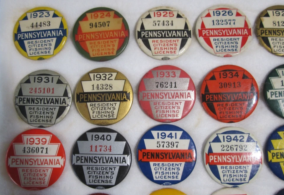 Org. Juego completo de botones de licencia de pesca Pennsylvania 1923-1959 estuche de 44 pines Foto 4 de 4