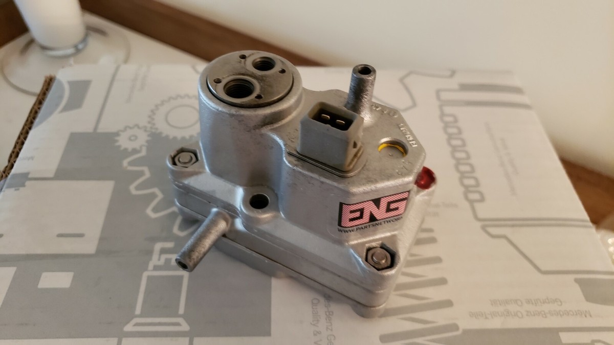 OEM MERCEDES-BENZ FUEL WARMER/REG. A110-070-0062 BOSCH 0438140103