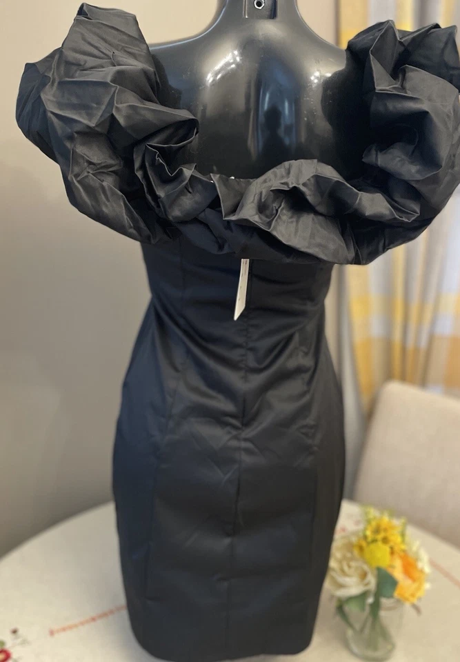 Black Bardot dress Size 8-10/Sexy On-Off Shoulder/Party,Glamour,Elegant,Formal. - Image 4 of 4