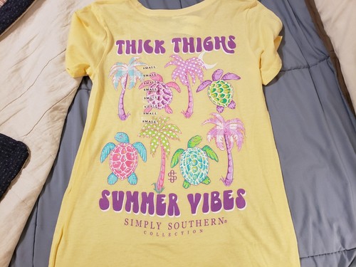 Simply Southern “Thick Thighs Summer Vibes” Short Sleeve T-Shirt Size Small NWT! - Picture 2 of 6