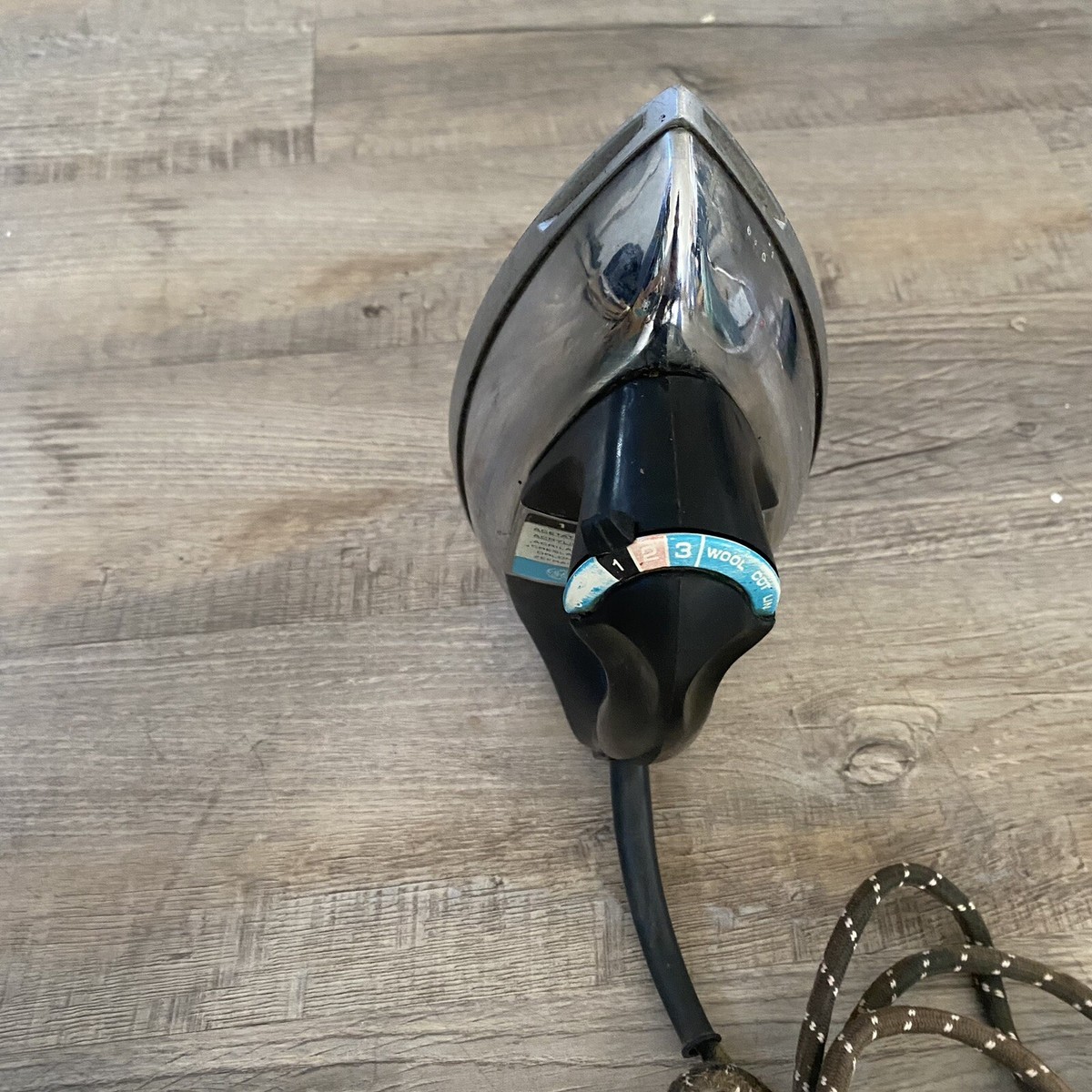 Vintage GE General Electric Steam & Dry Iron 1100 Watts Cloth Cord