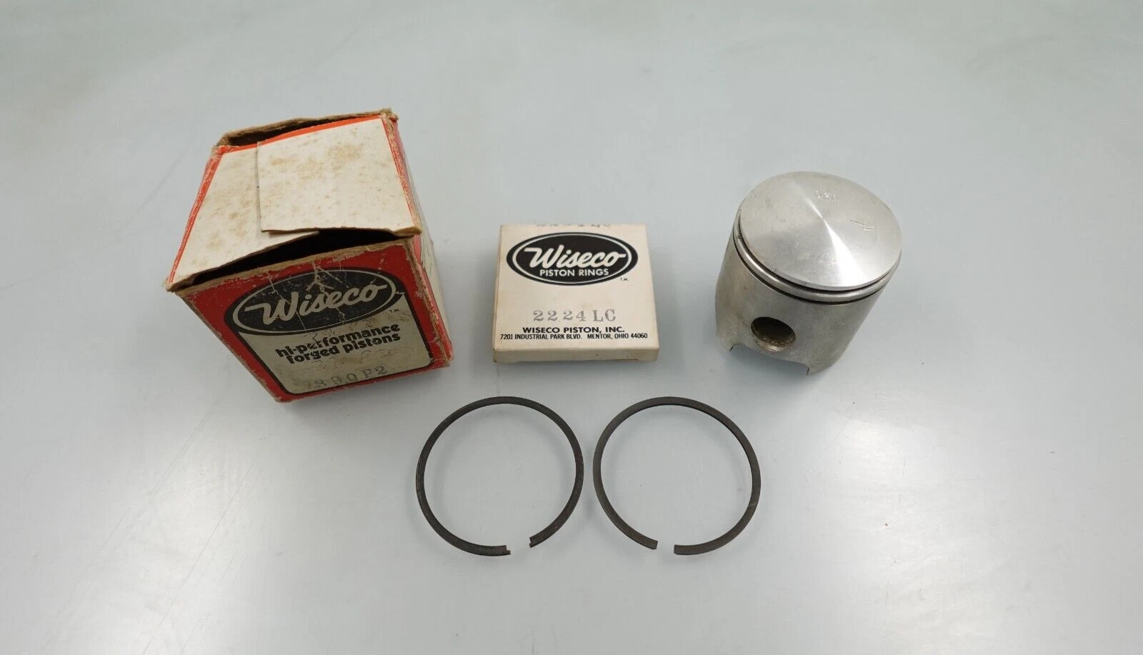 NEW 1976-1982 Yamaha Wiseco OS Piston (+.20 over STD) 390P2