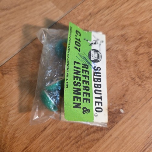 Subbuteo C107 Ref and Lineman Set - Never Used.. - Picture 5 of 5