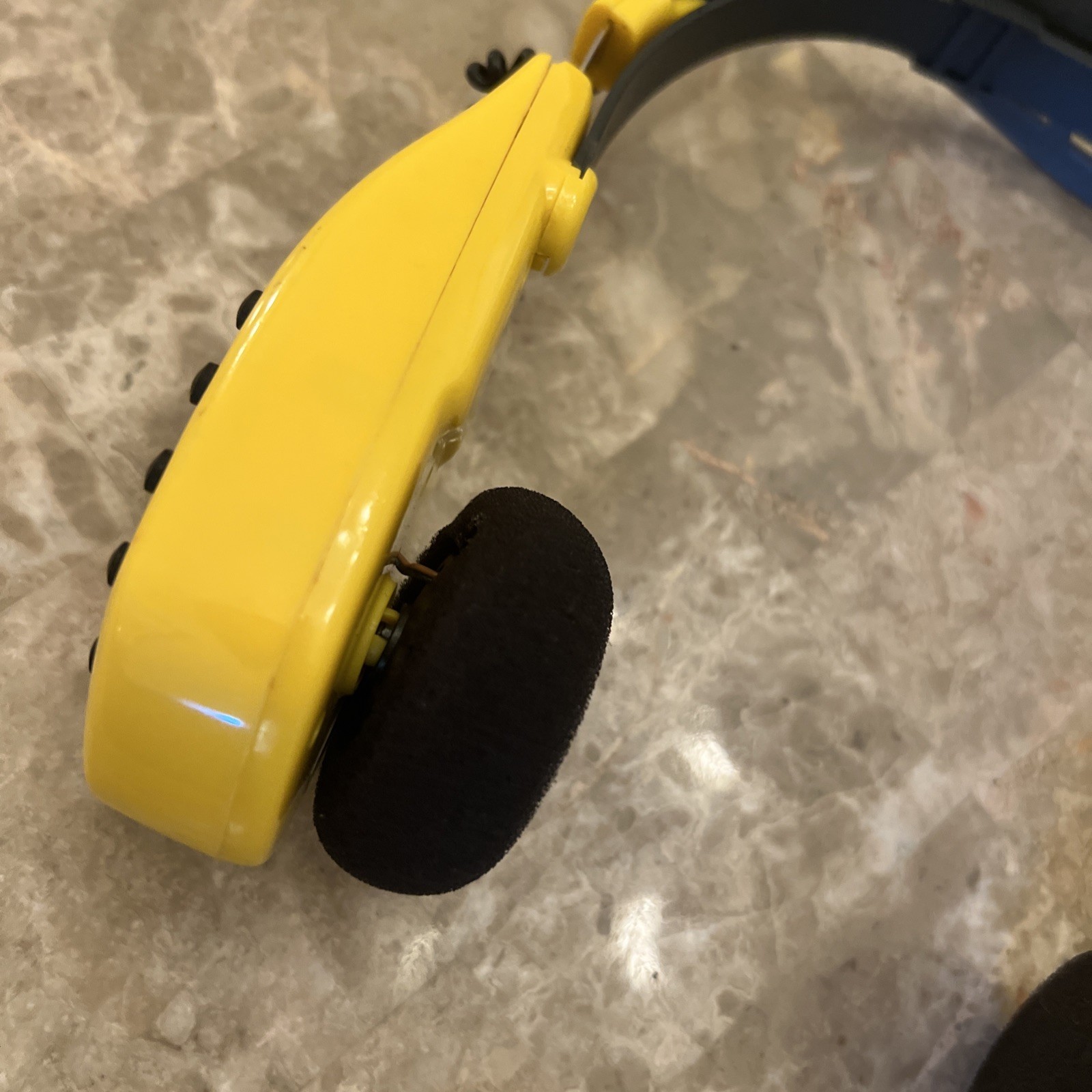 2 KOSS Headphones HR110Y Dynamic Bass Boost Sound AM/FM Stereo Radio Tested