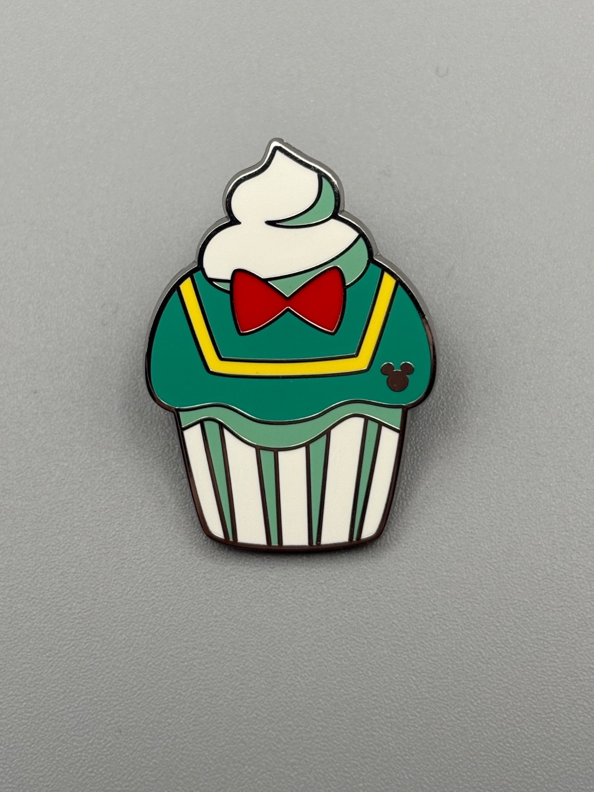 DISNEY TRADING PIN * DONALD DUCK * CUPCAKE TREATS * HIDDEN DISNEY * WAVE B